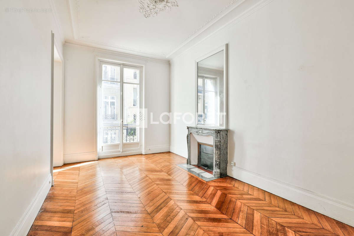 Appartement à PARIS-8E