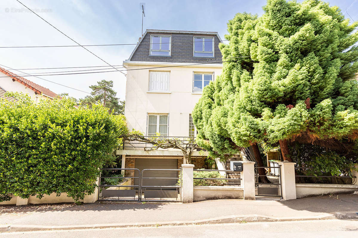 Maison à VERRIERES-LE-BUISSON