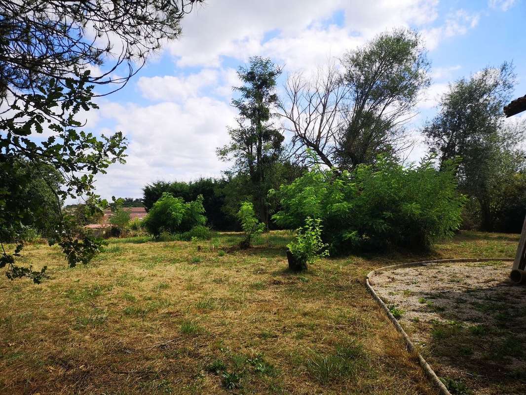 Jardin - Maison à COULOUME-MONDEBAT