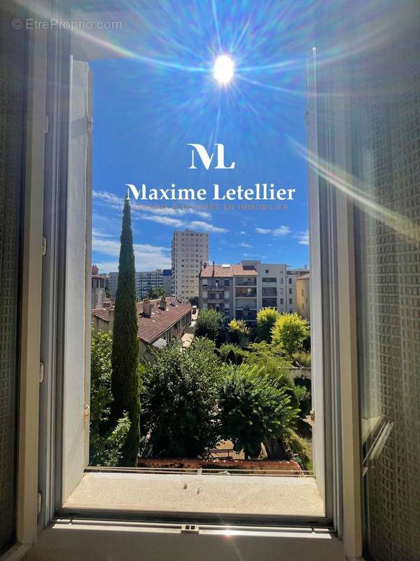 Appartement à MARSEILLE-4E