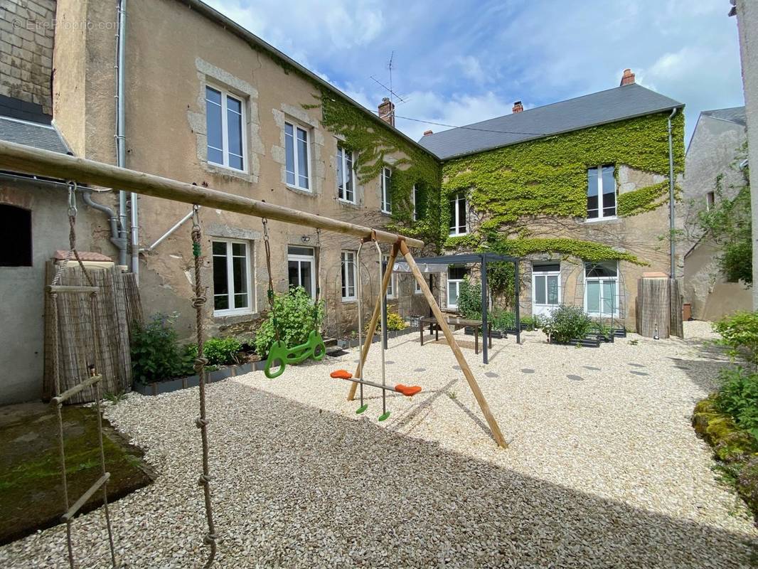 Maison à OUROUX-EN-MORVAN