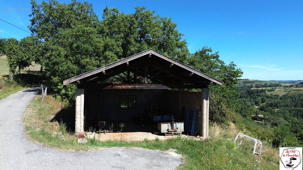 Parking à COLOMBIER-LE-VIEUX