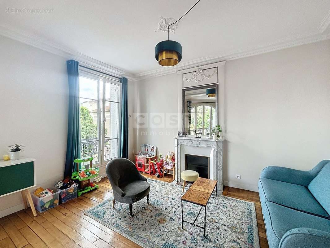 Appartement à COURBEVOIE