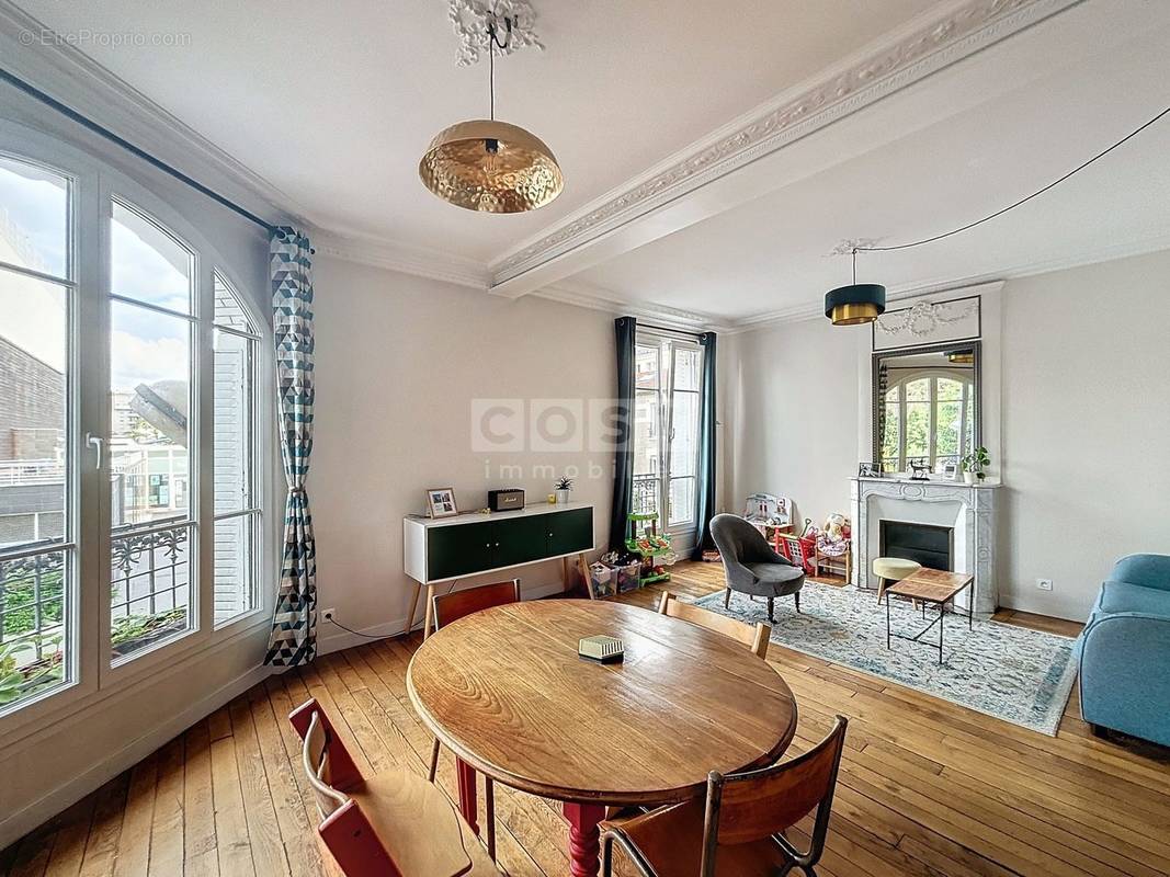 Appartement à COURBEVOIE