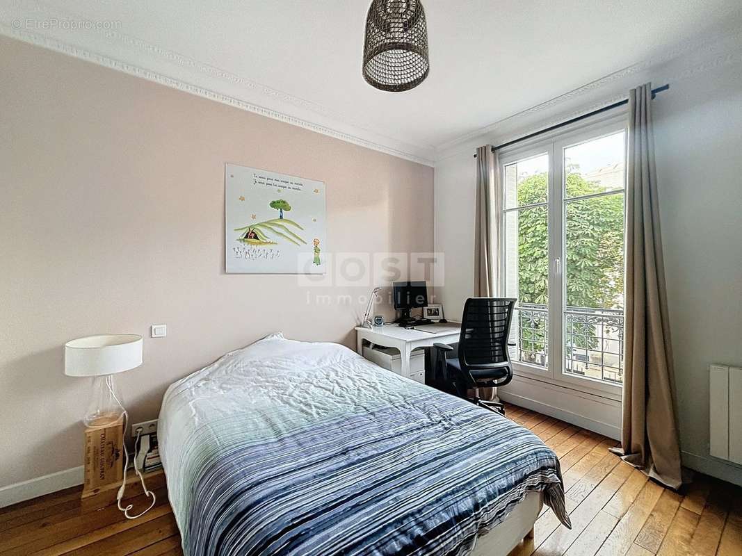 Appartement à COURBEVOIE