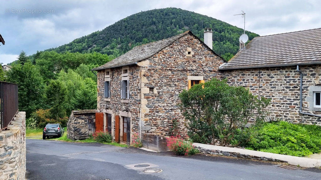 Maison à SAINT-HOSTIEN