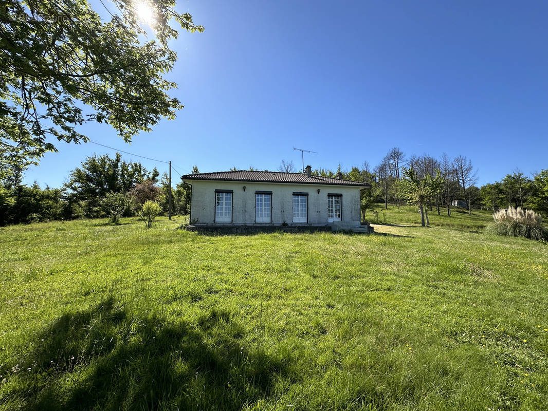 Maison à LA ROCHE-CHALAIS