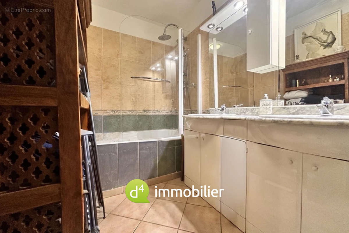 Appartement à MARSEILLE-8E