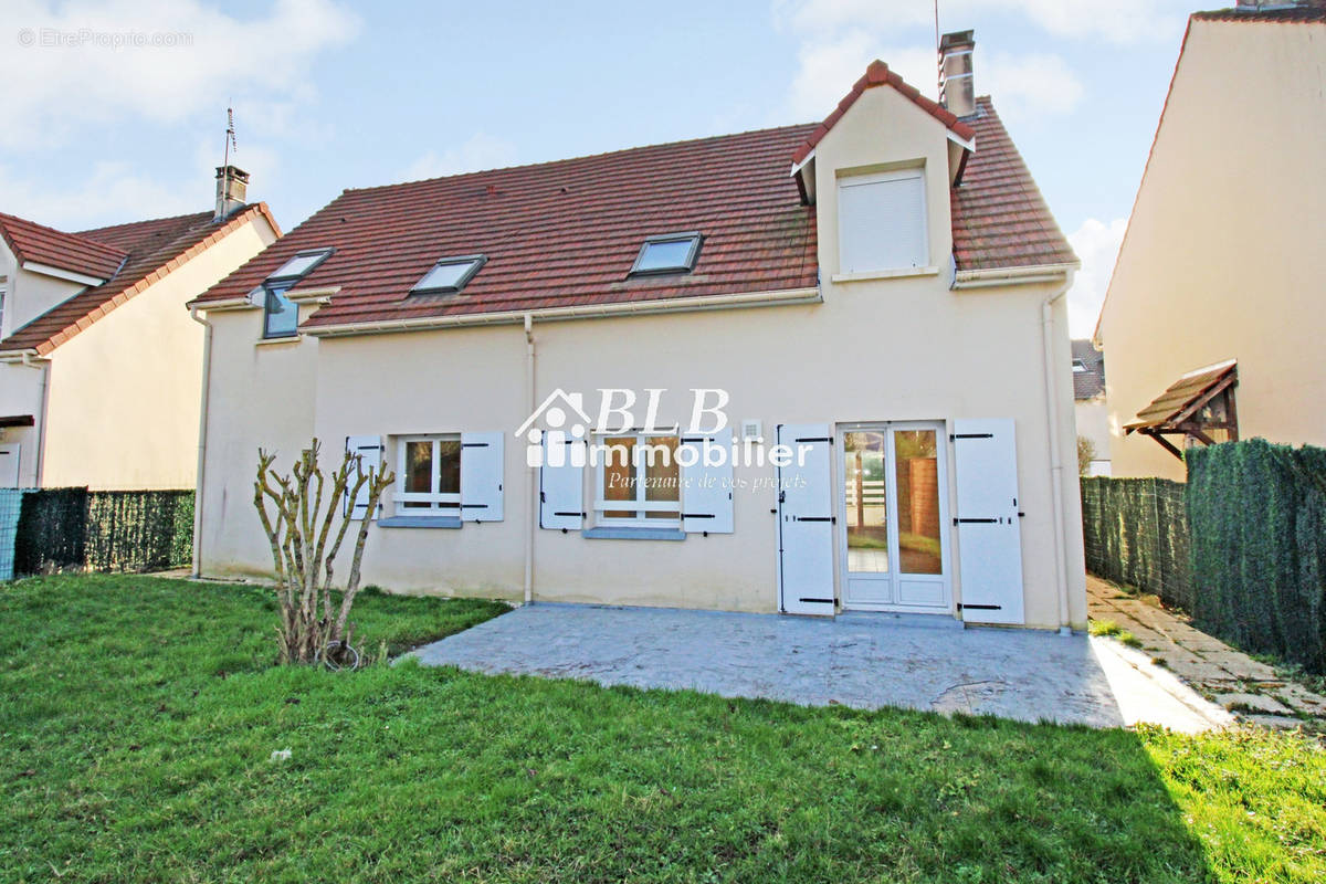 Maison à LE PERRAY-EN-YVELINES