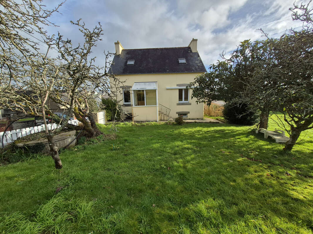 Maison à CHATEAUNEUF-DU-FAOU