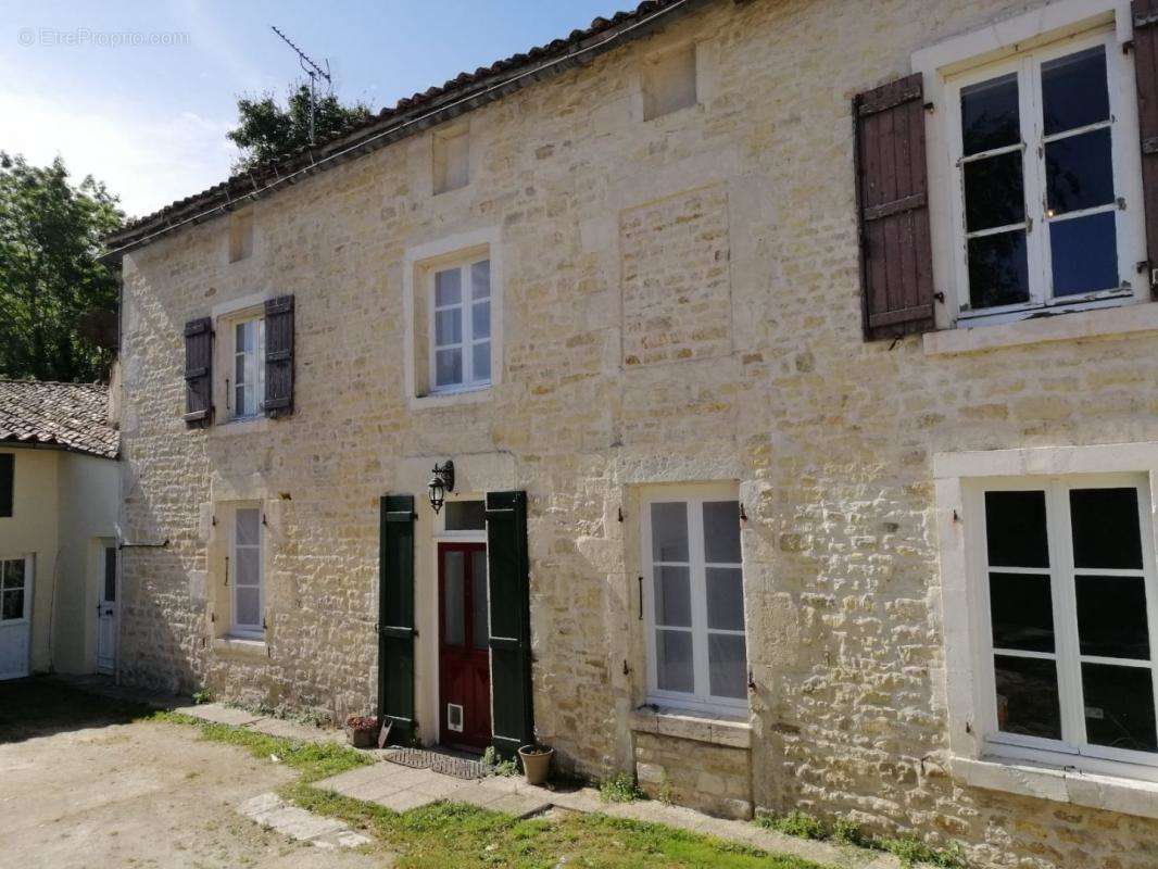 Maison à CHEF-BOUTONNE