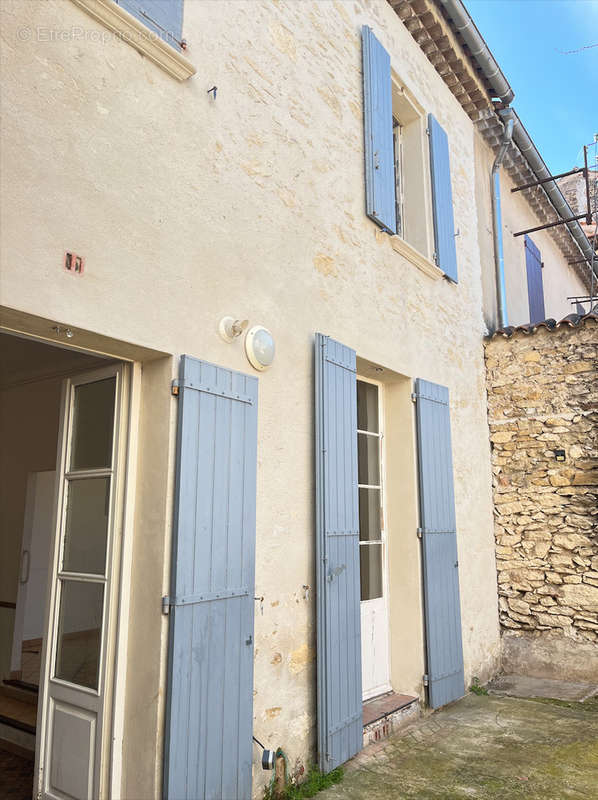 Maison à LA TOUR-D&#039;AIGUES