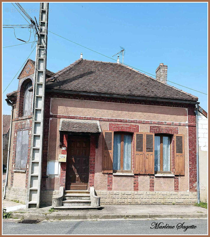 Maison à COURGENAY