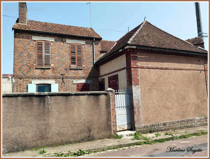 Maison à COURGENAY