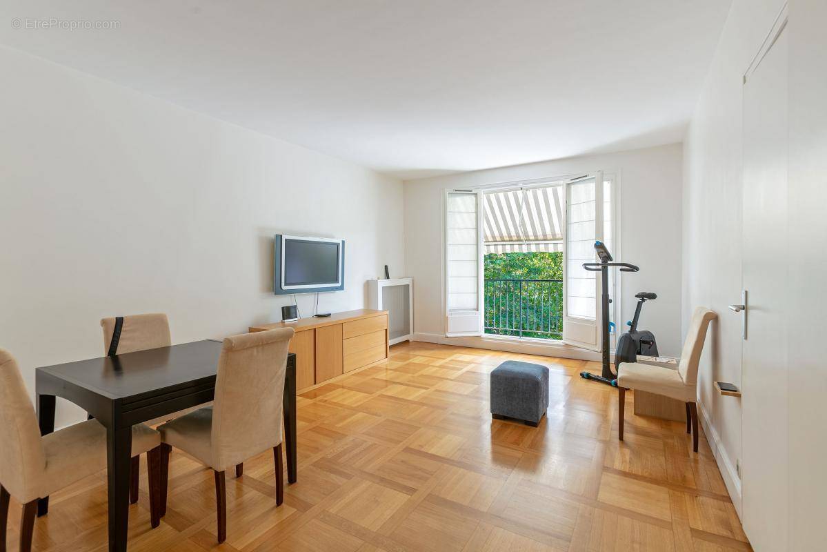 Appartement à NEUILLY-SUR-SEINE