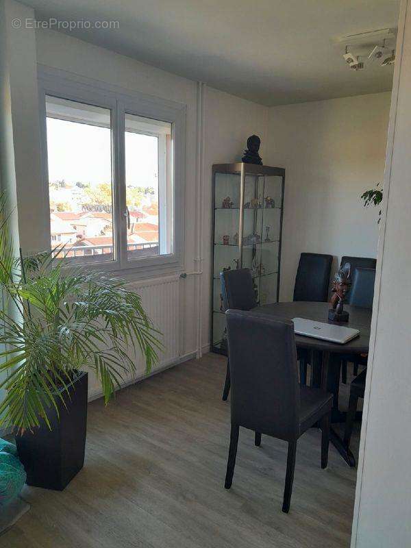 Appartement à RILLIEUX-LA-PAPE