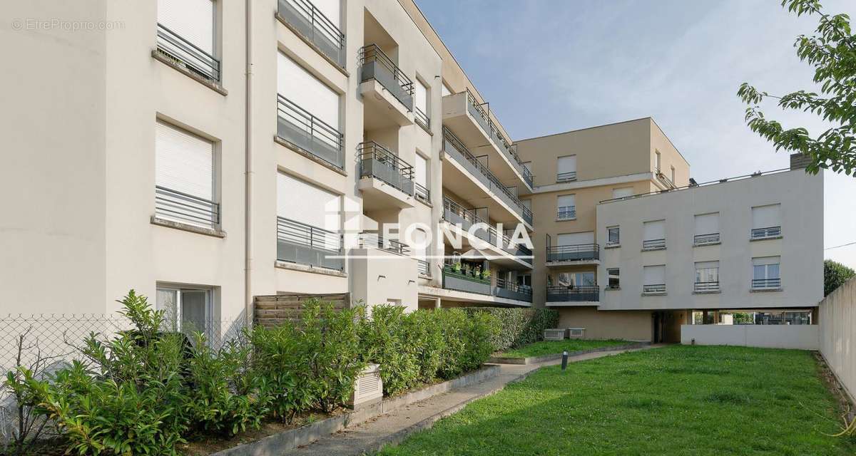 Appartement à COMBS-LA-VILLE