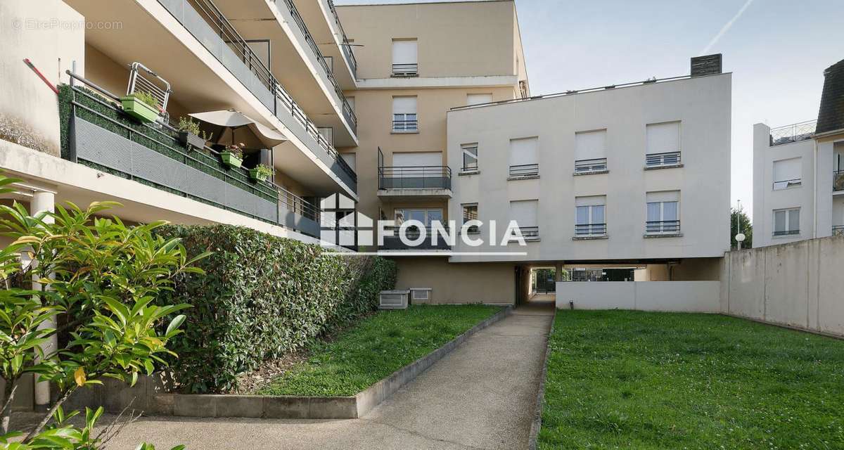 Appartement à COMBS-LA-VILLE