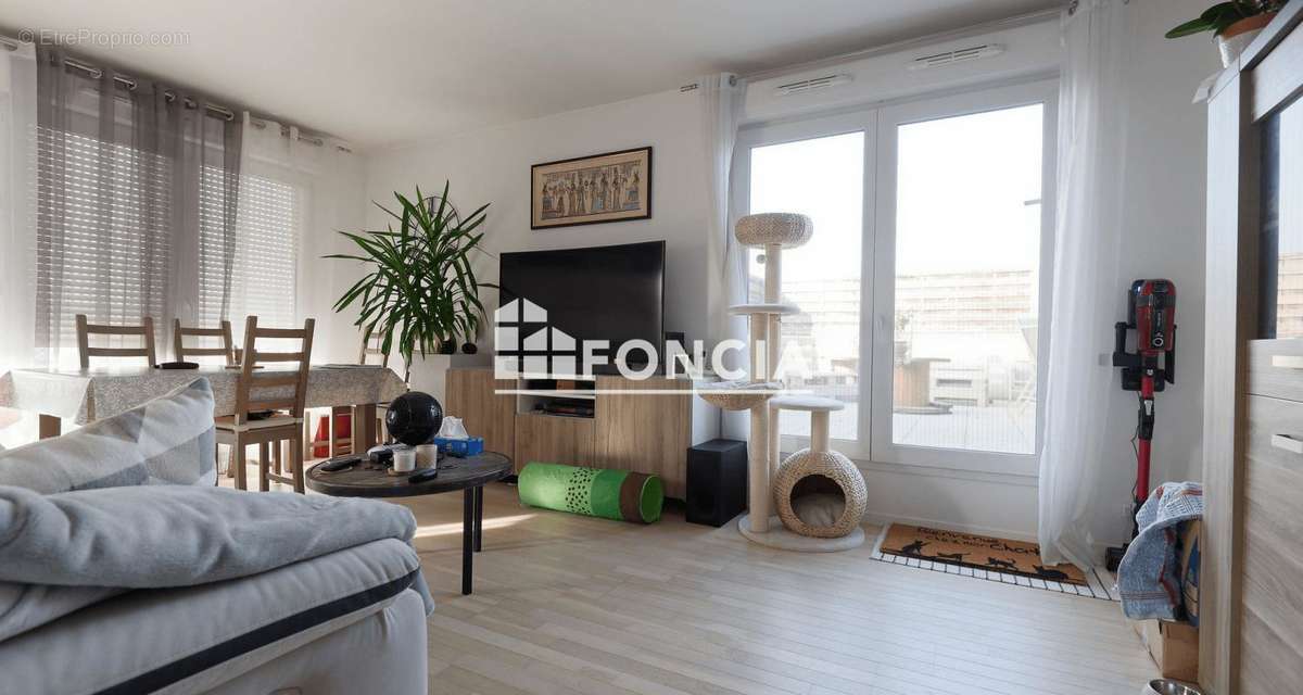 Appartement à COMBS-LA-VILLE