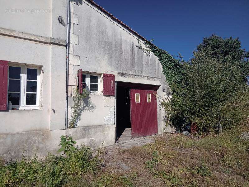 Maison à SAINT-CHRISTOPHE-DE-DOUBLE