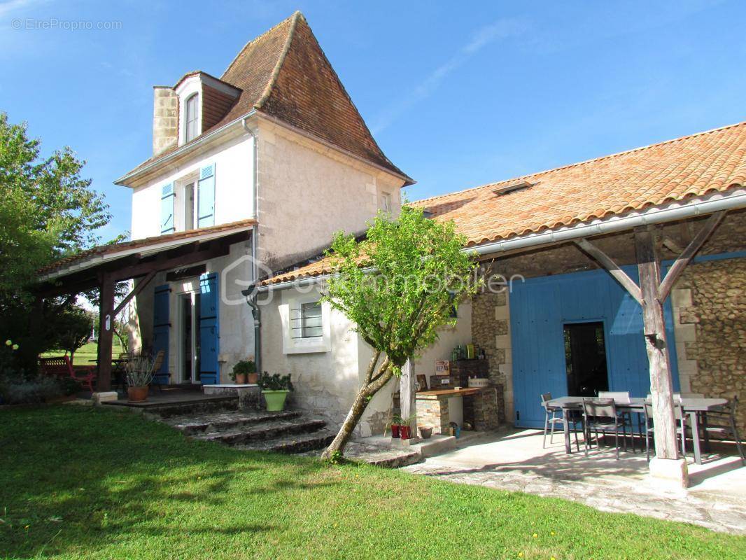 Maison à MENSIGNAC