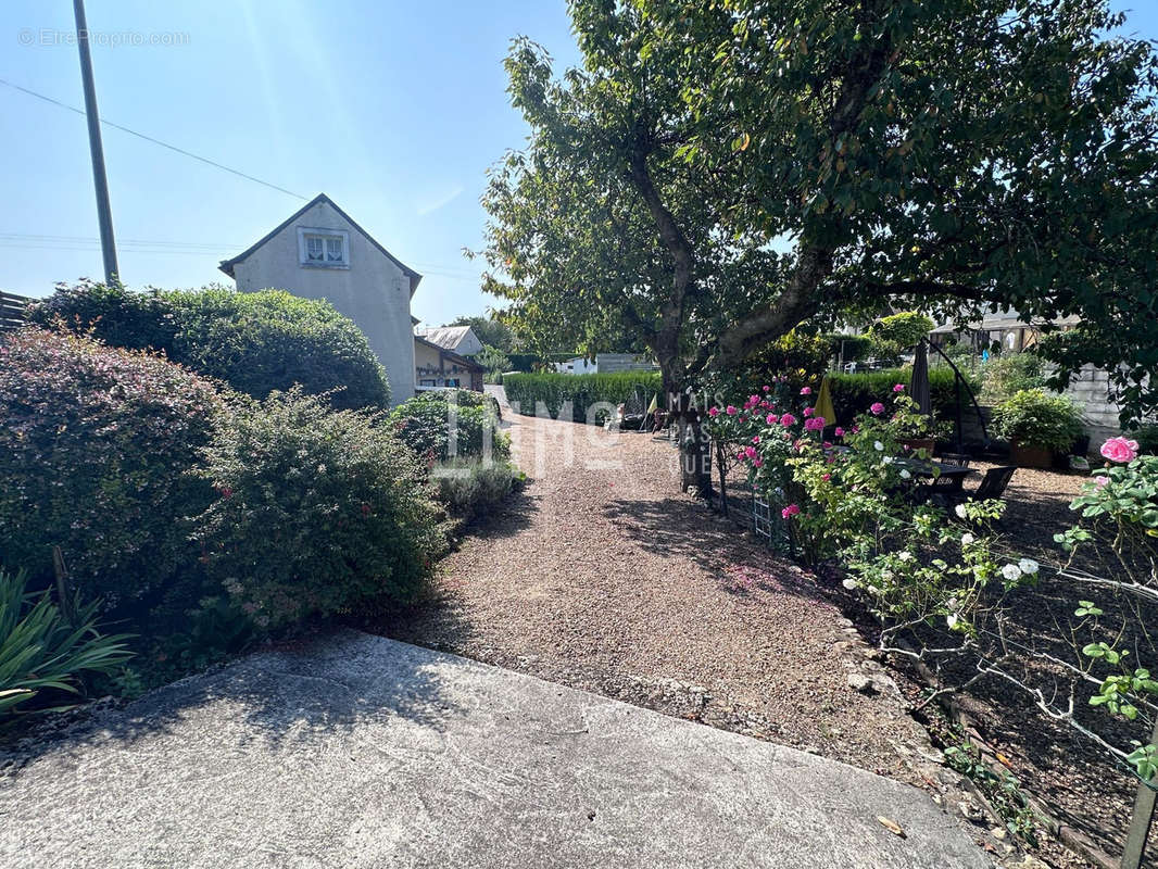 Maison à LA CHARTRE-SUR-LE-LOIR