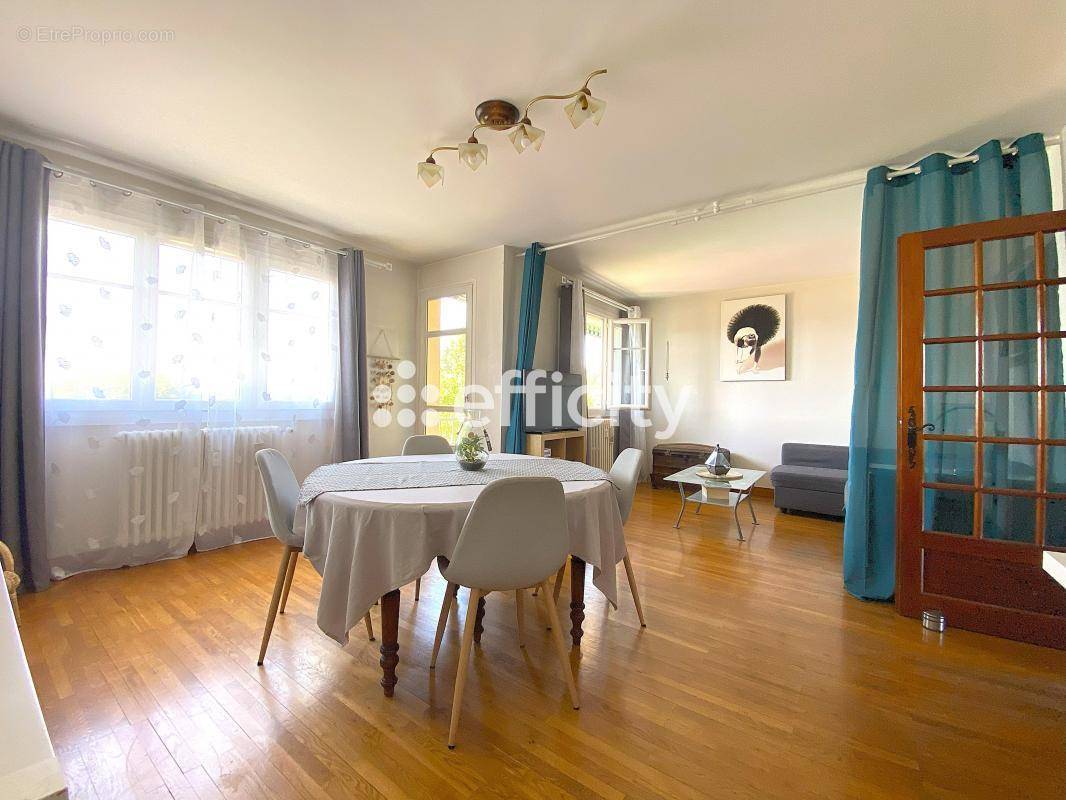 Appartement à BOURGOIN-JALLIEU