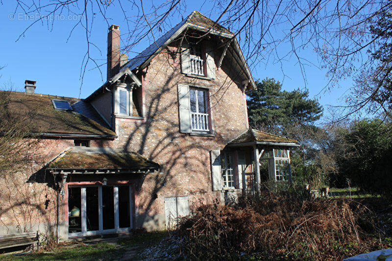 Maison à DAMPIERRE-EN-YVELINES