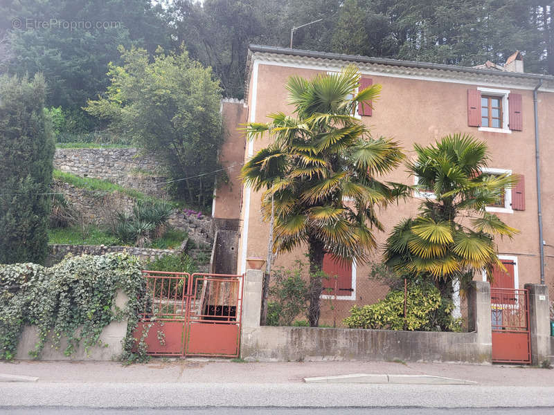 Maison à LES OLLIERES-SUR-EYRIEUX