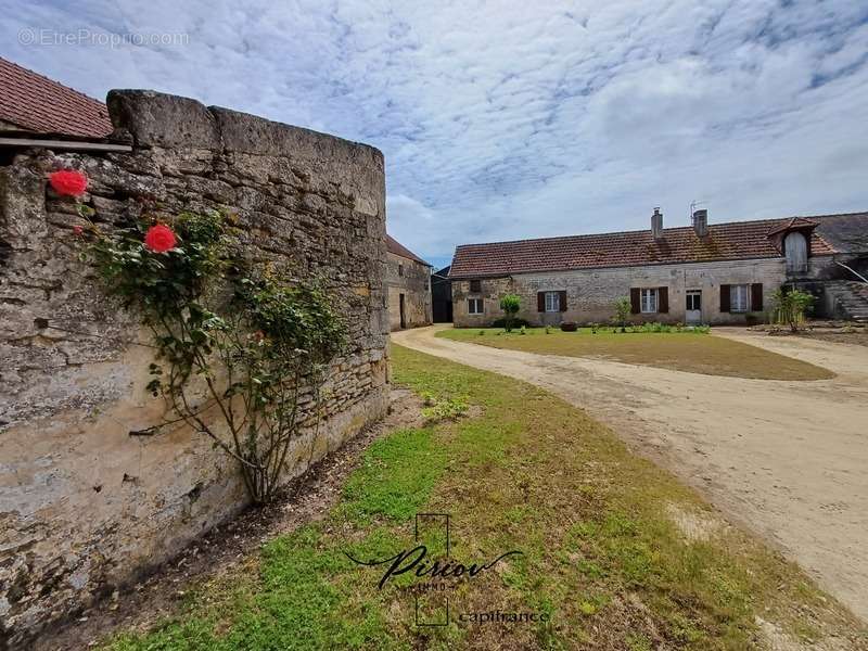 Maison à DOUE-LA-FONTAINE