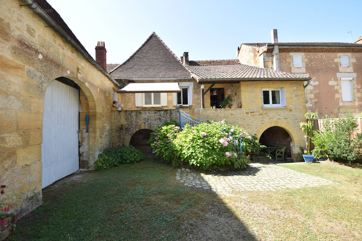 Maison à SAINT-CYPRIEN