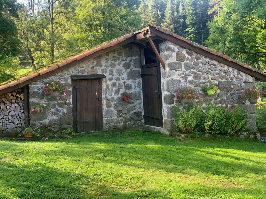 Maison à MONTREGARD