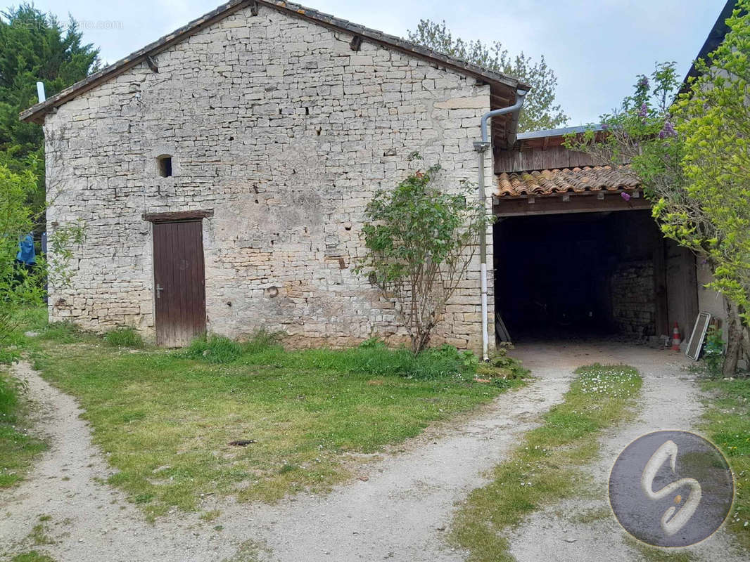 Maison à VERTEUIL-SUR-CHARENTE