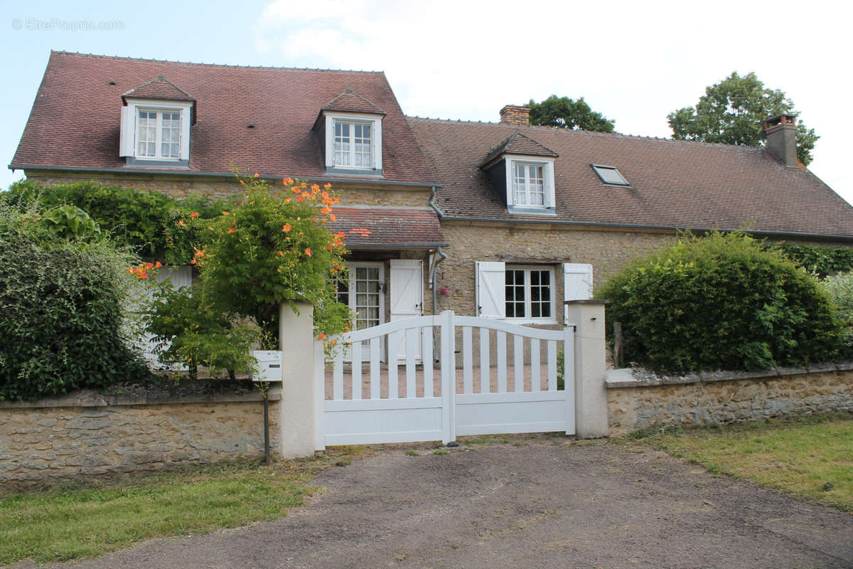 Maison à CROISY