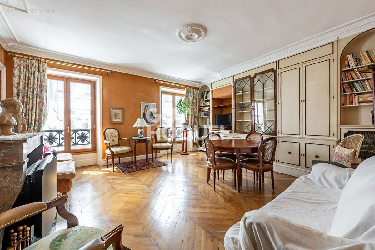 Appartement à PARIS-9E