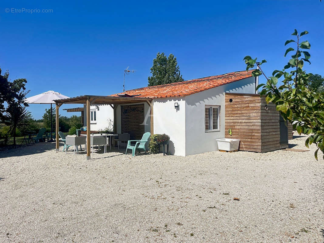 Maison à LE POIRE-SUR-VELLUIRE