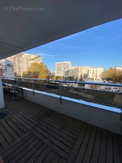 Appartement à COURBEVOIE