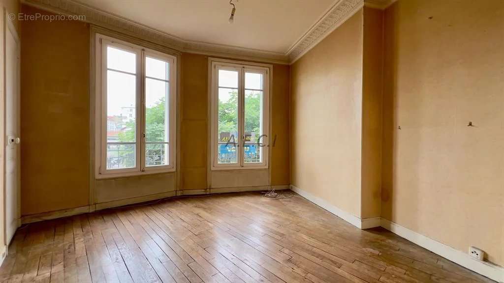 Appartement à COURBEVOIE