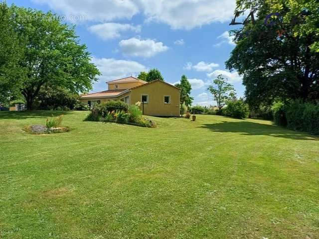 Maison à VERNOUX-EN-GATINE