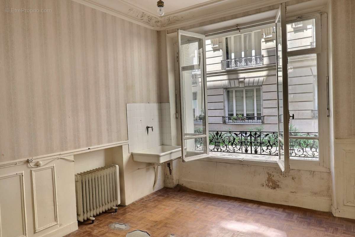 Appartement à PARIS-16E