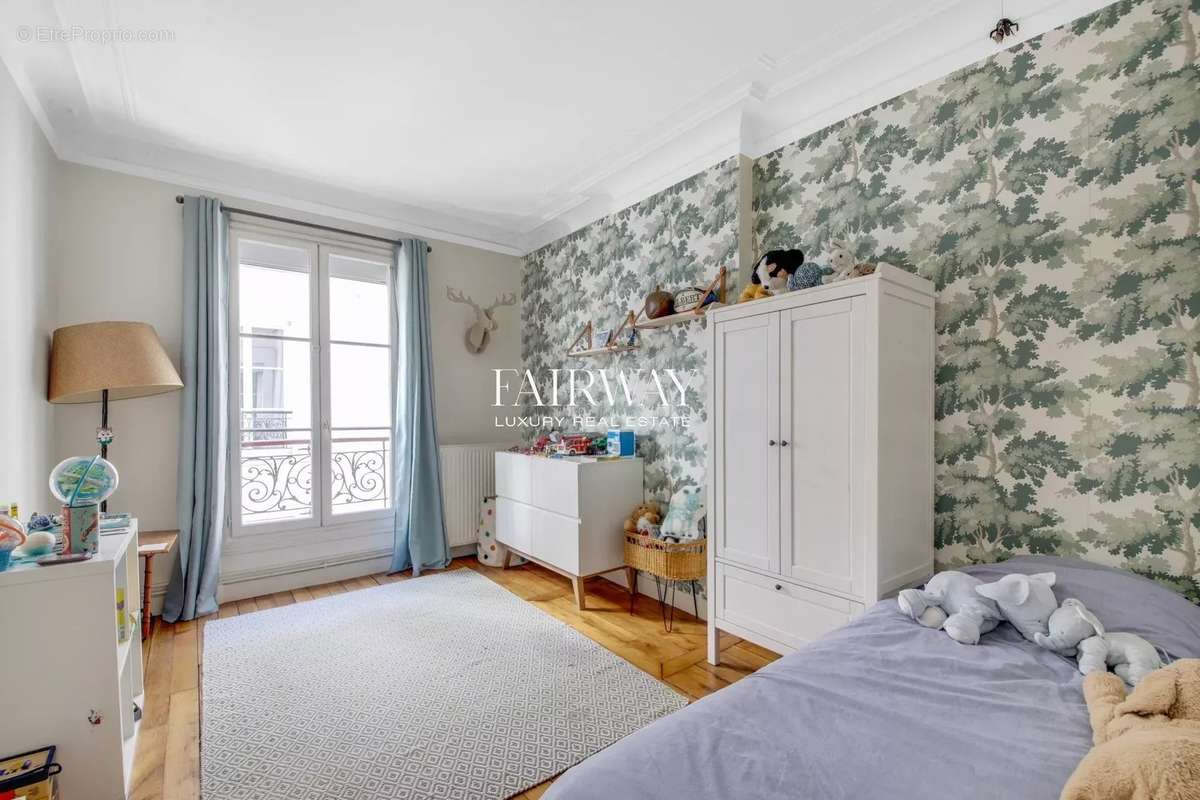 Appartement à PARIS-17E