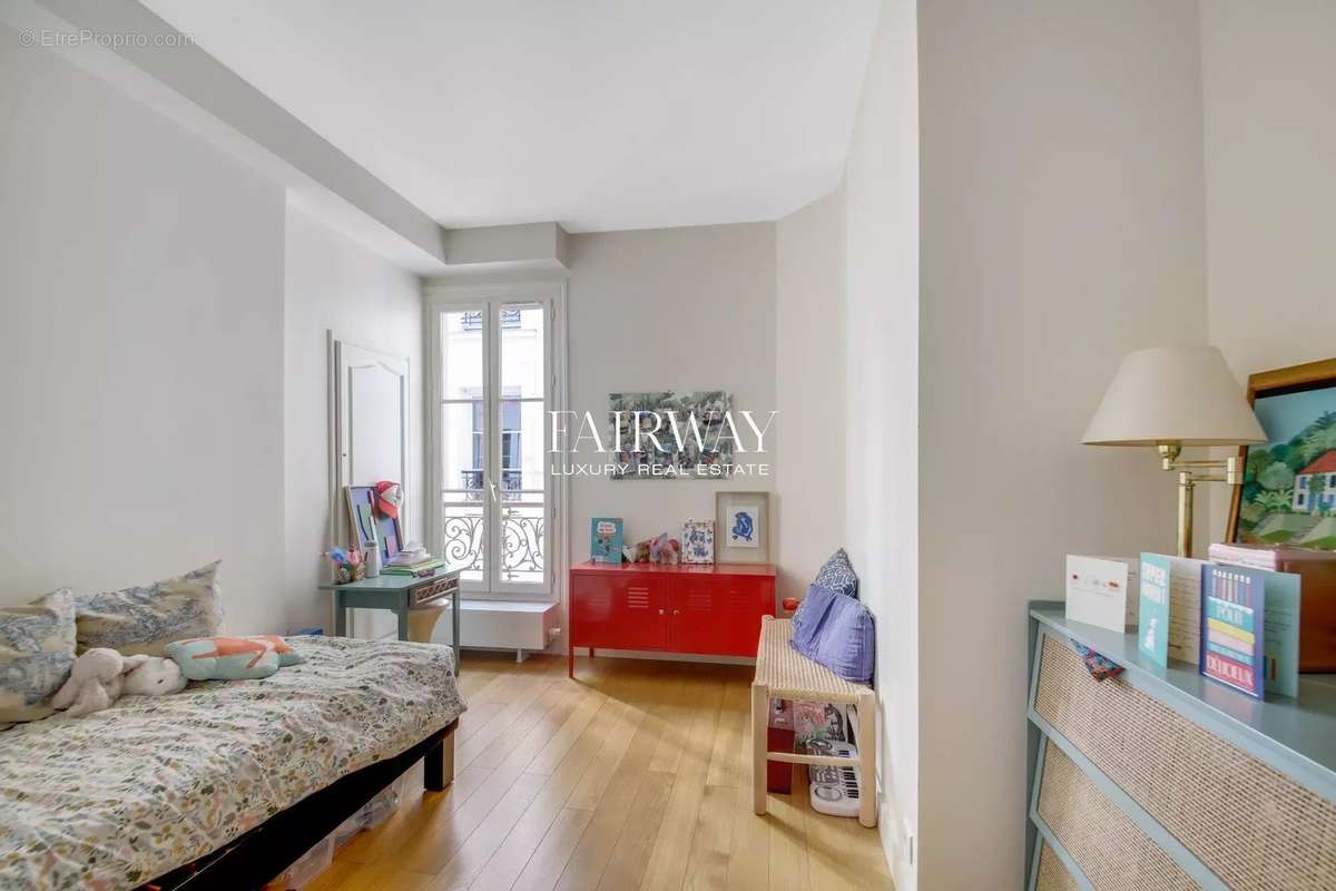 Appartement à PARIS-17E