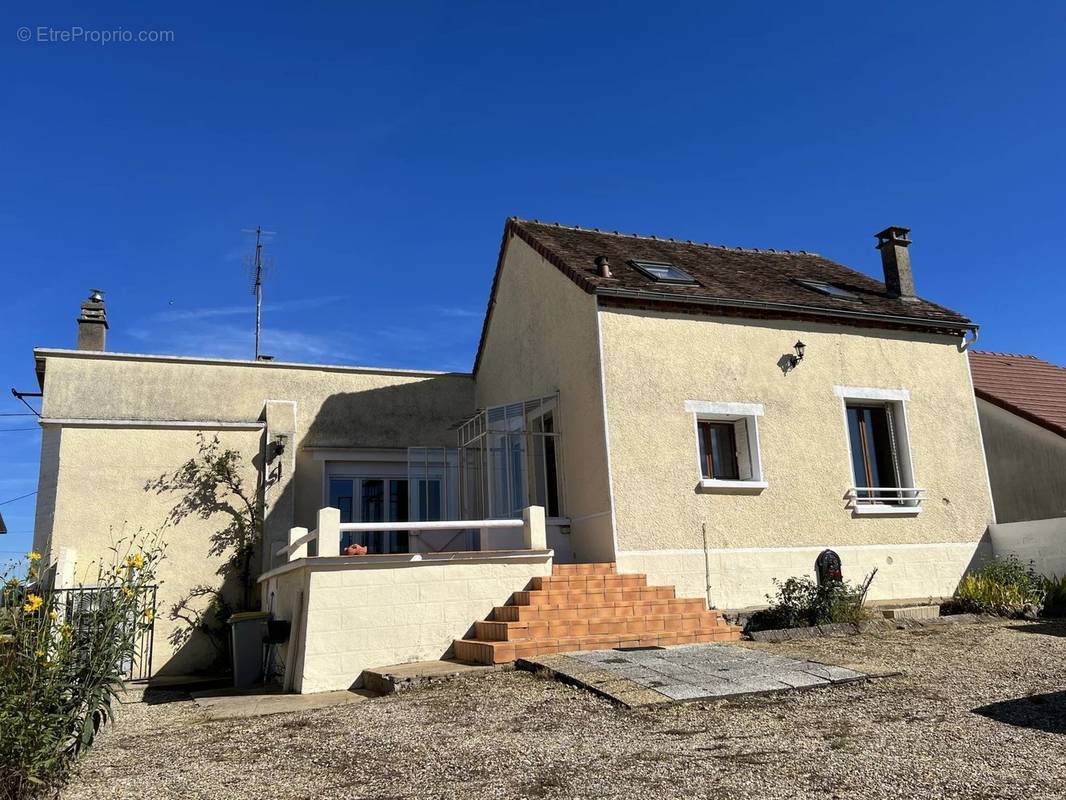 Maison à VILLENEUVE-SUR-YONNE