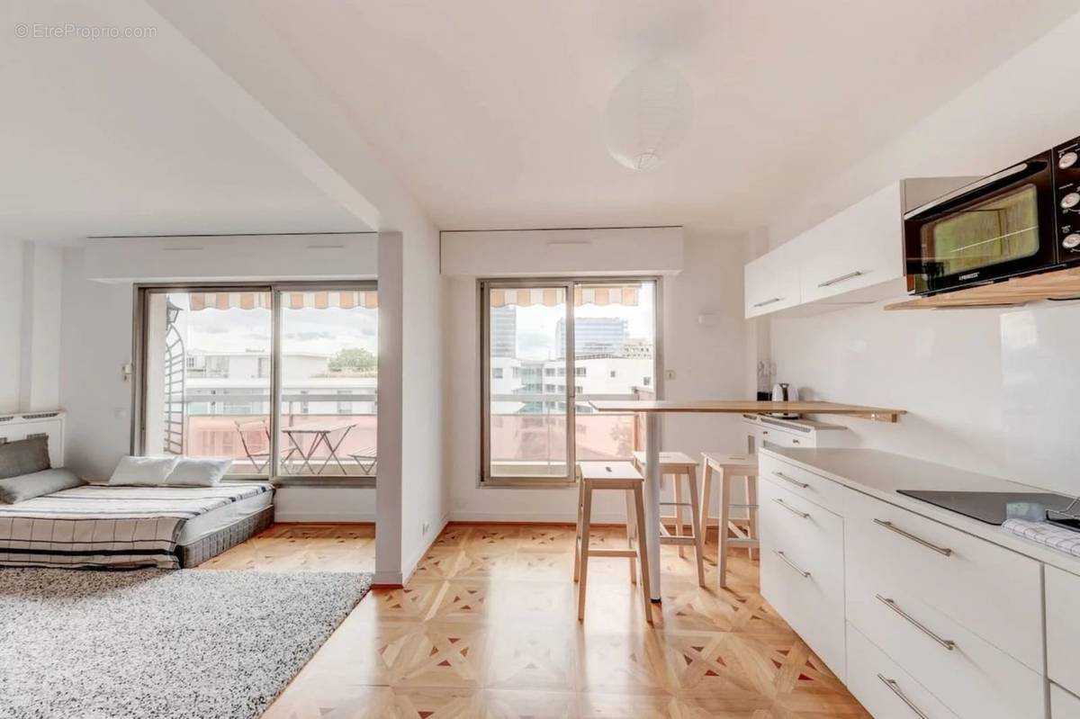 Appartement à COURBEVOIE