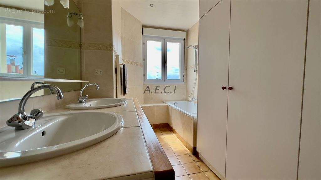 Appartement à ASNIERES-SUR-SEINE