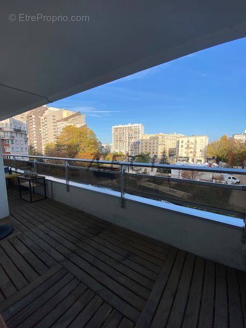 Appartement à COURBEVOIE