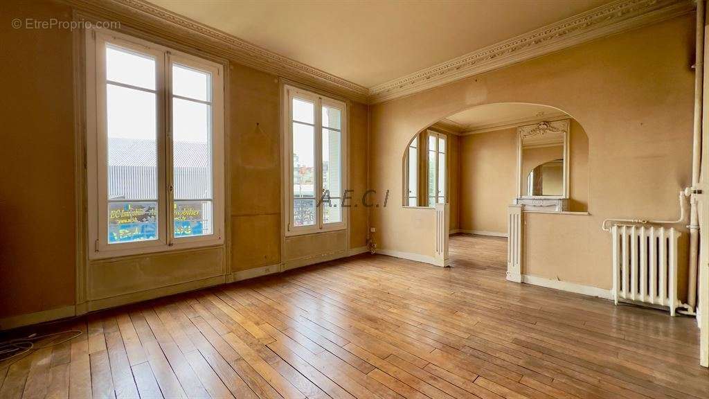 Appartement à COURBEVOIE