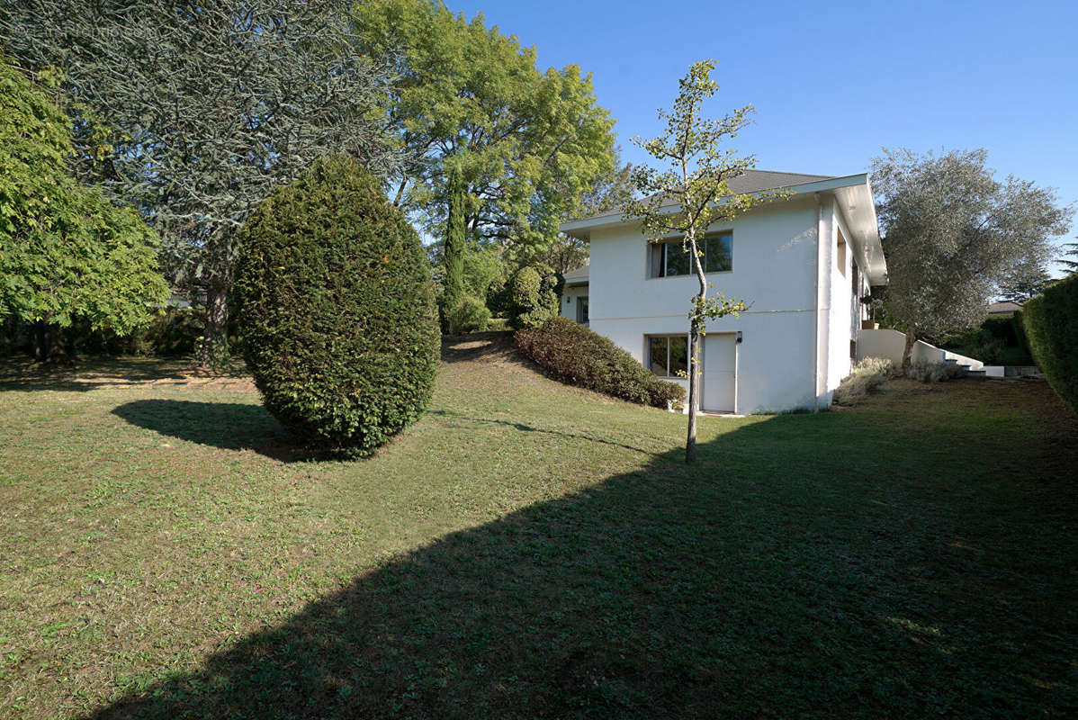 Maison à CHARBONNIERES-LES-BAINS