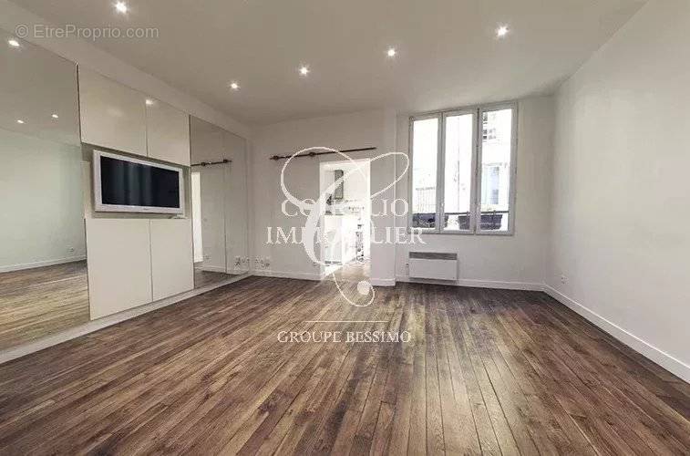 Appartement à PARIS-2E