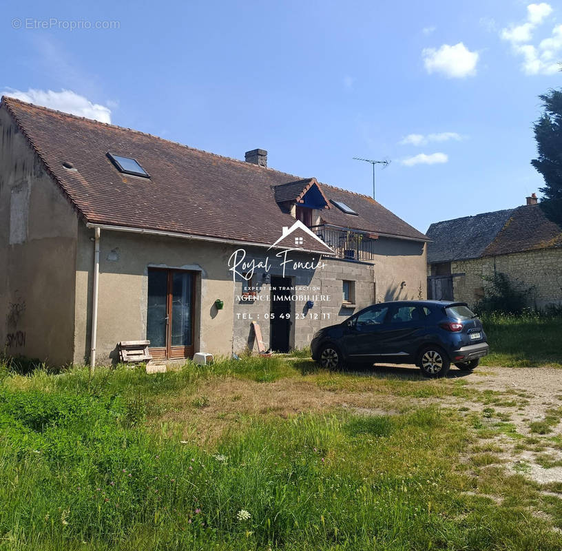 Maison à DANGE-SAINT-ROMAIN